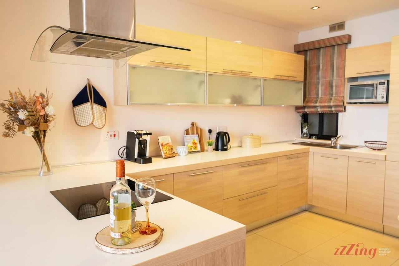 A Stylish Seaside Appartement St. Paul's Bay